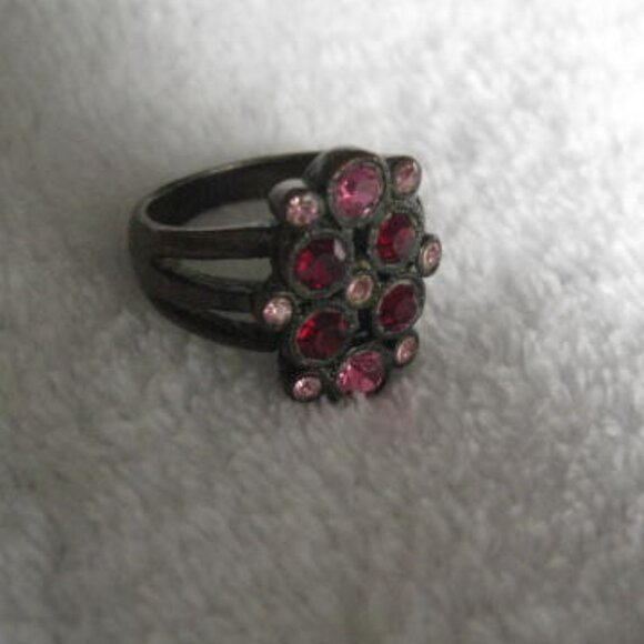 Gold Tone Ring w/ Glass Stones Vintage Size 7 - Picture 8 of 16